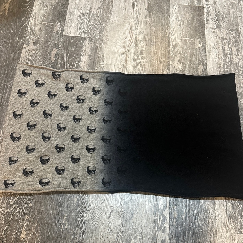 Skull Cashmere ombré cowl scarf